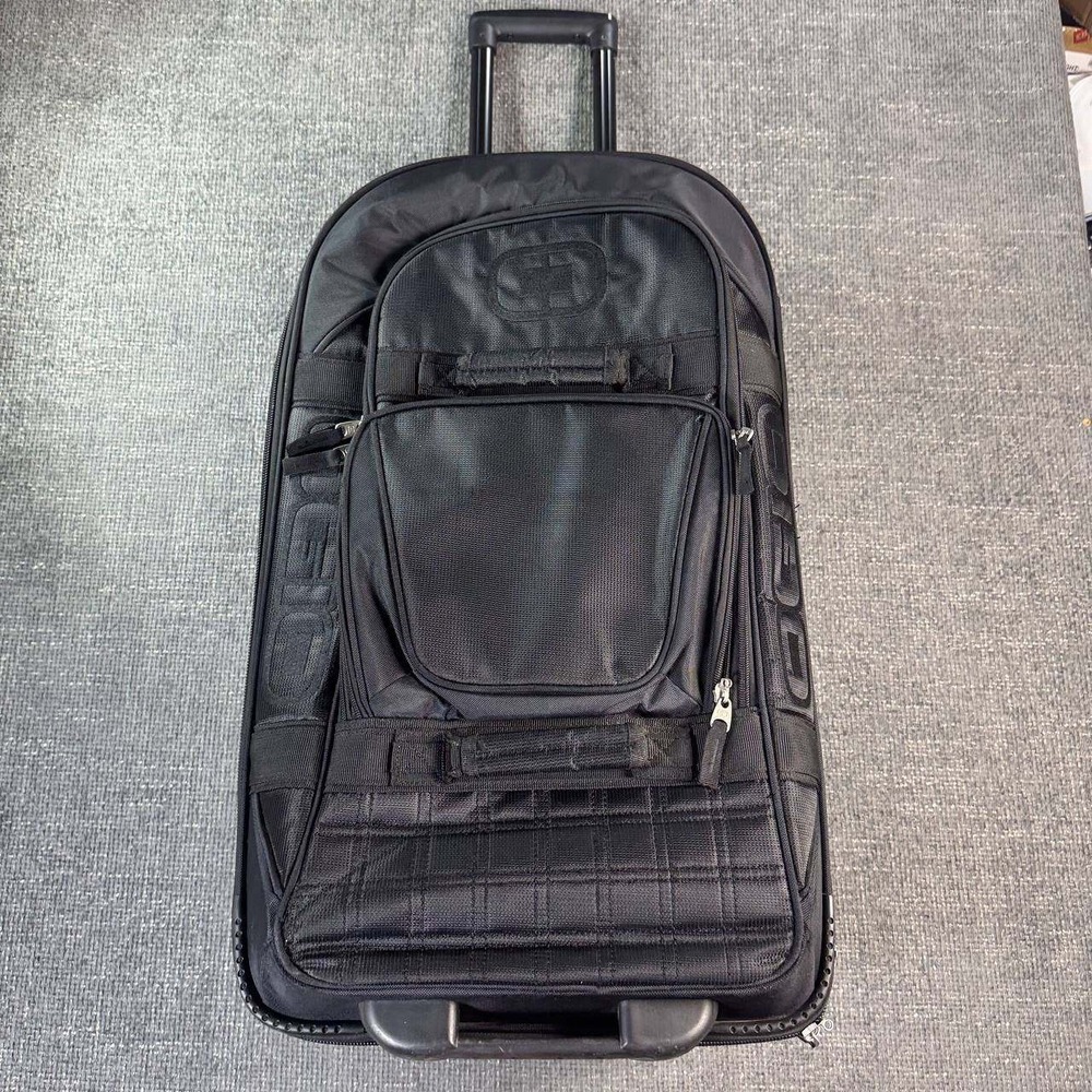 OGIO Layover Rolling Suitcase Unisex Black Travel Gear Bag Carry On